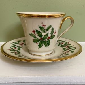 Lenox Holiday Dimension Footed Holly Berry Cup & Saucer Set
